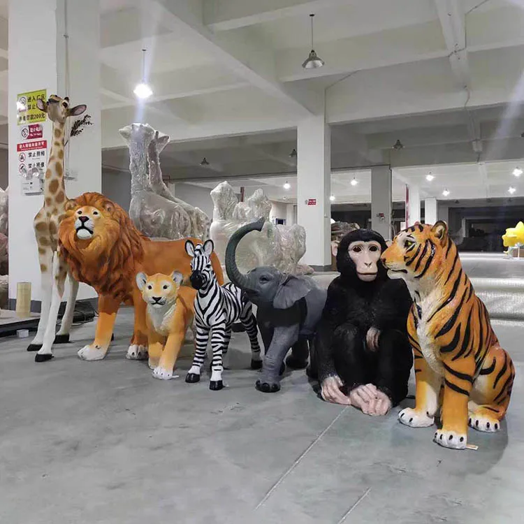 Life size garden giraffe statue resin fiberglass animal props for zoo decoration