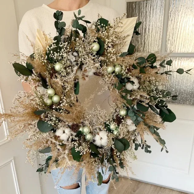 Stocked Artificial Decorative Christmas Flocked White Cypress Pine Needle  Pine Cone &White Berry Wreath For Home Decoration