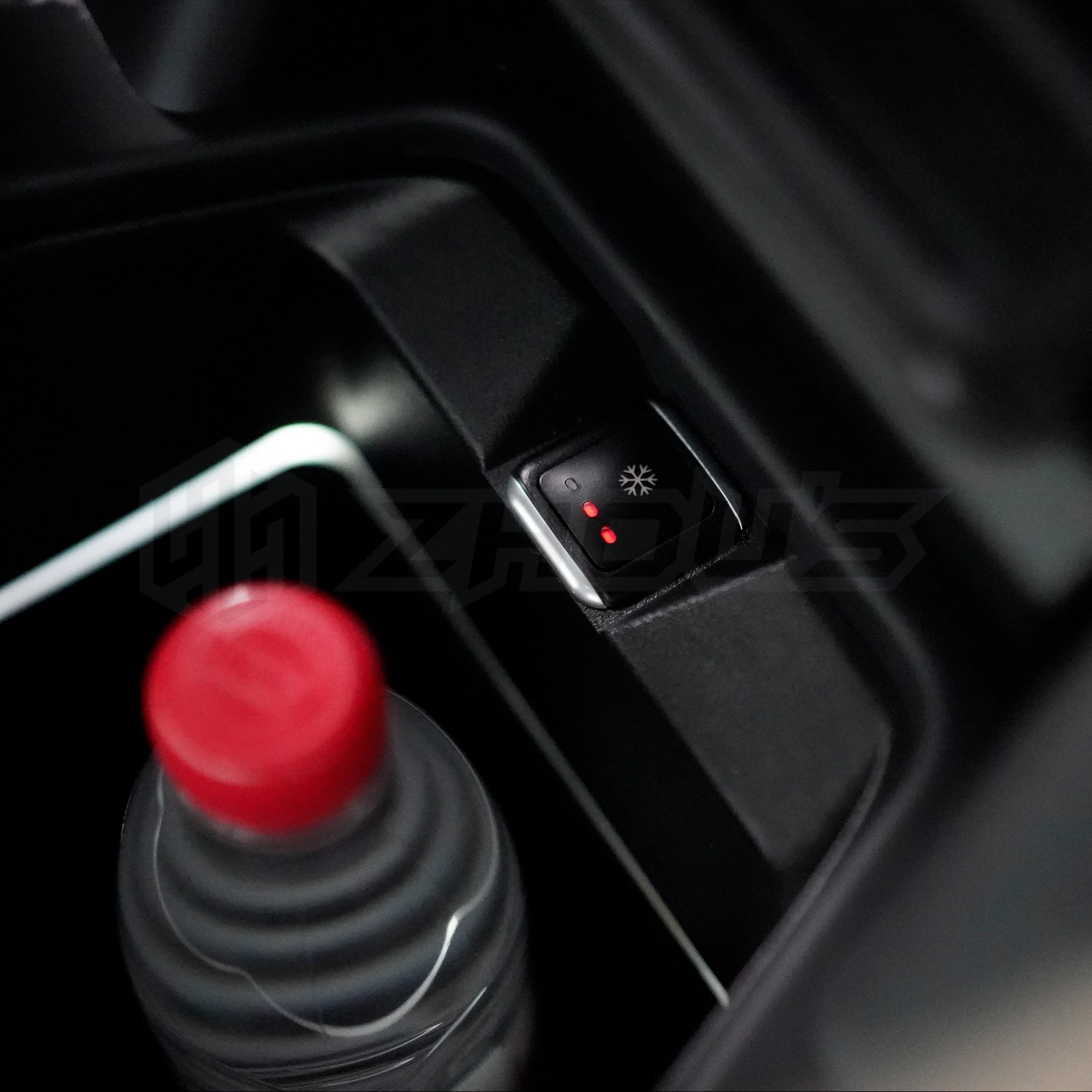 Auto Spare Parts  Mini Freezer Auto Freezer Small Armrest Referigator Car Fridges For Range Rover Vogue