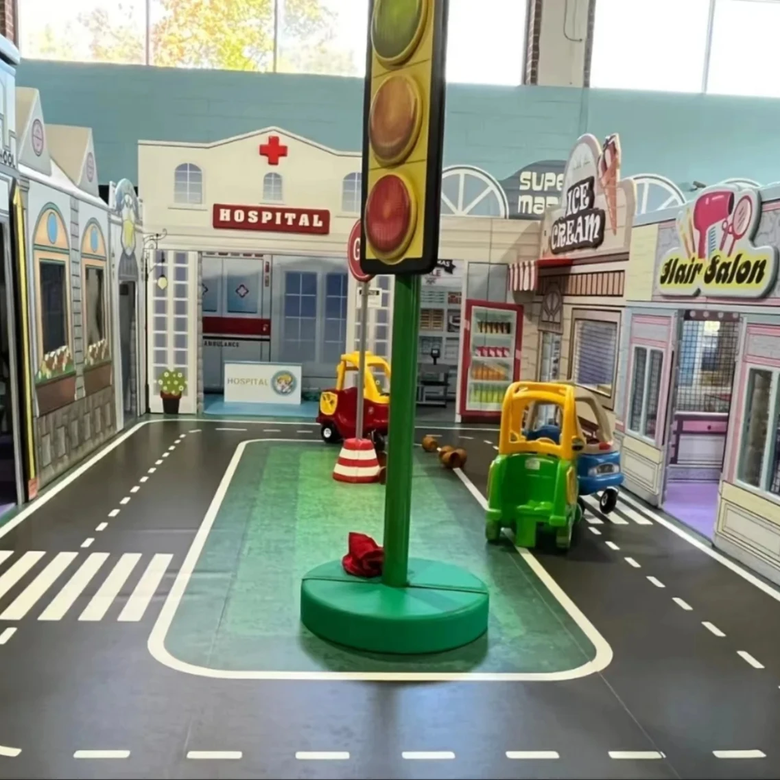 Маленькая игровая площадка Kidzania мини-городская улица с домом для ролевых игр и дорожным знаком