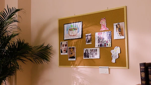 
Customized wooden frame wall decorative cork pin bulletin board 