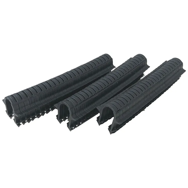 Fixing staples of underfloor heating system with floor heating plastic clips and pipe clips
