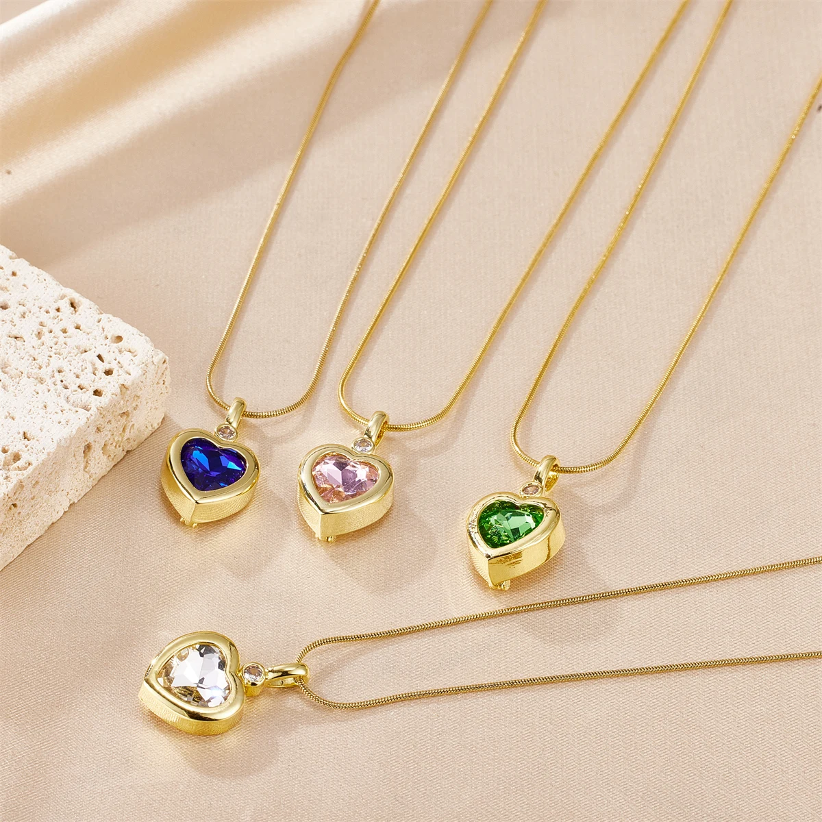 Dainty Stainless Steel Gold Plated Crystal Heart Charms Necklace Waterproof Heart Pendant Fashion Jewelry Necklaces For Women