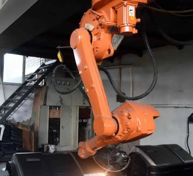 2021 New Design 3D Laser Cutting Machine with Robot Arm