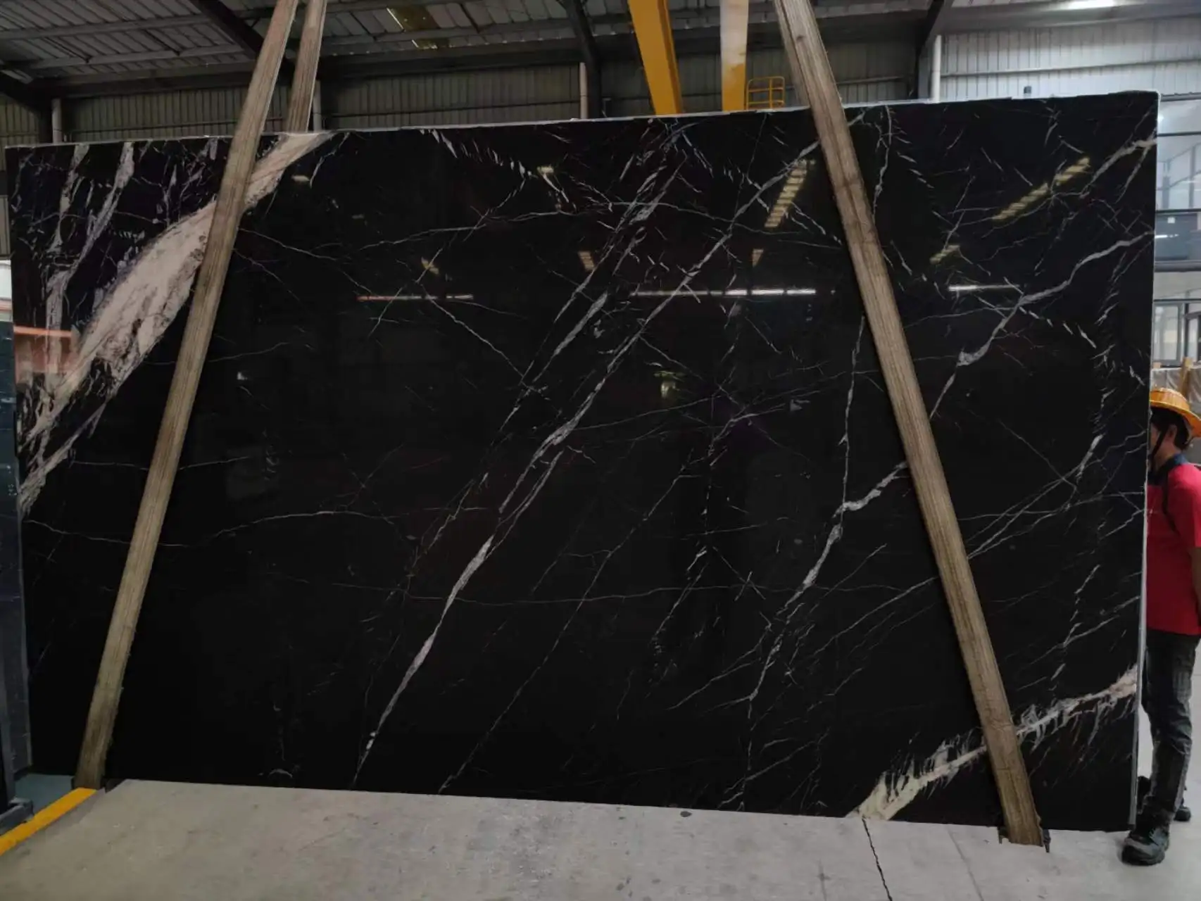 Полированный натуральный мрамор Black marquina