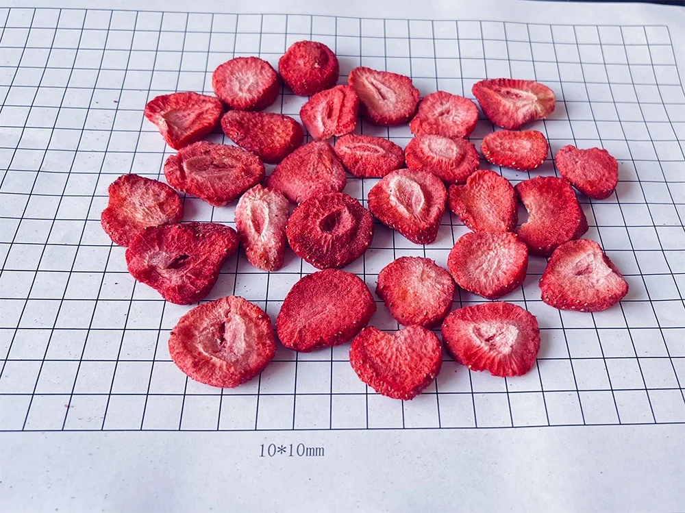 Chinese factory supplies China freeze dry red fruits strawberri dried freeze-dried sliced strawberry chips