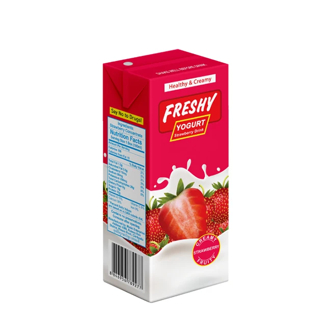 
 Кремовый и вкусный свежий фруктовый йогурт клубничный свежий напиток  