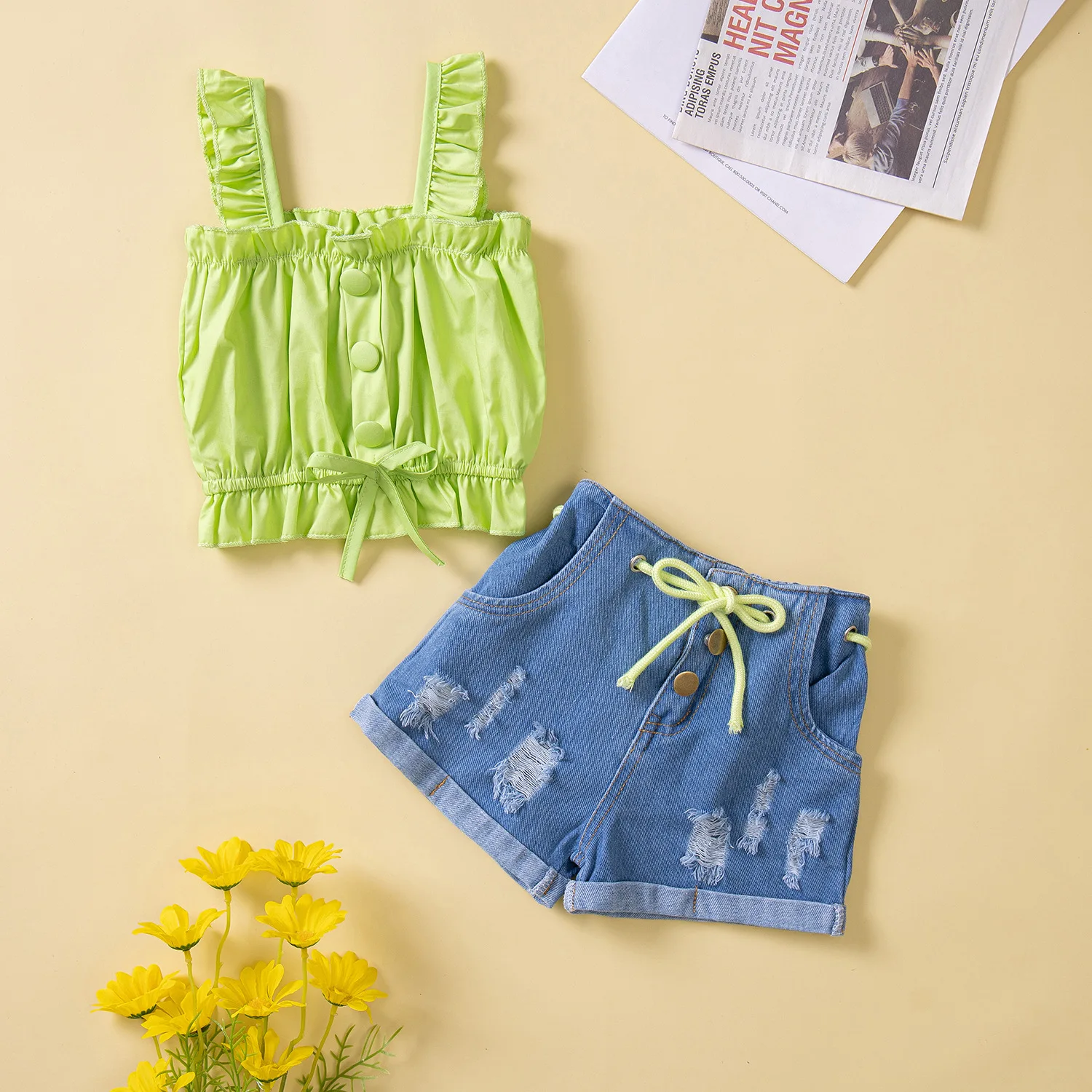 Оптовая продажа для девочек зеленого цвета на шнуровке; Топ с рюшами и плечевой ремень синие джинсовые шорты одежда для малышей От 1 до 5 лет для девочек
