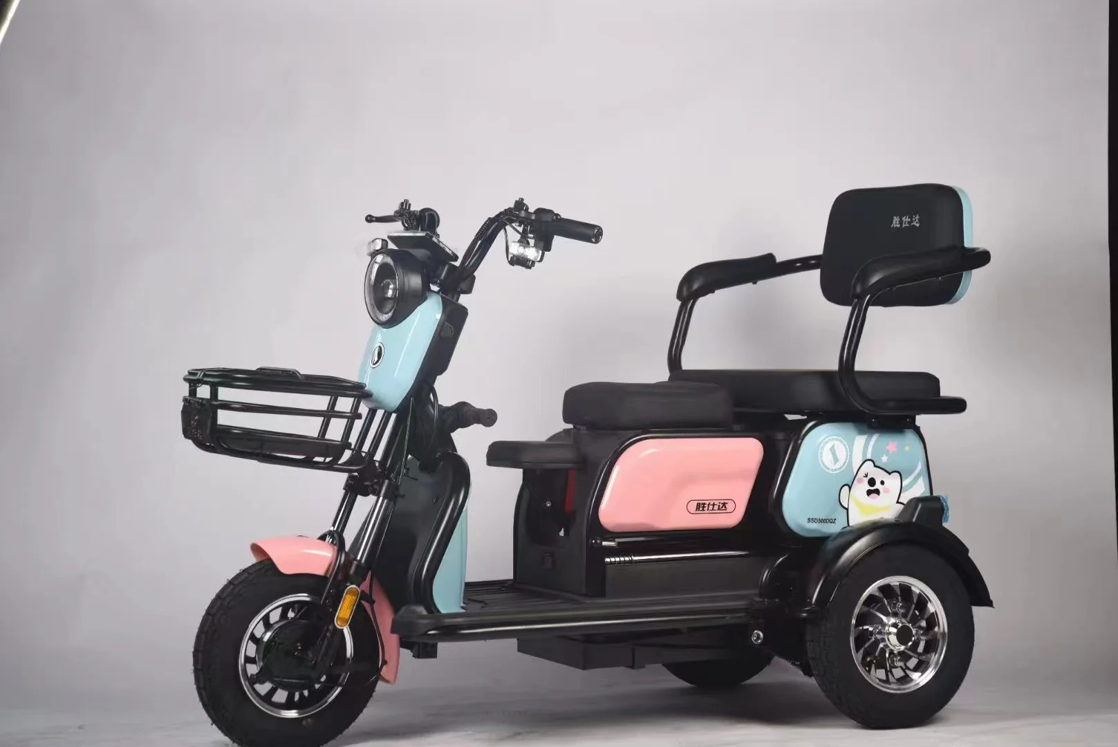 China Adult Electric Motorcycle 3 Wheel Electric Tricycles With Passenger Seat And Cargo