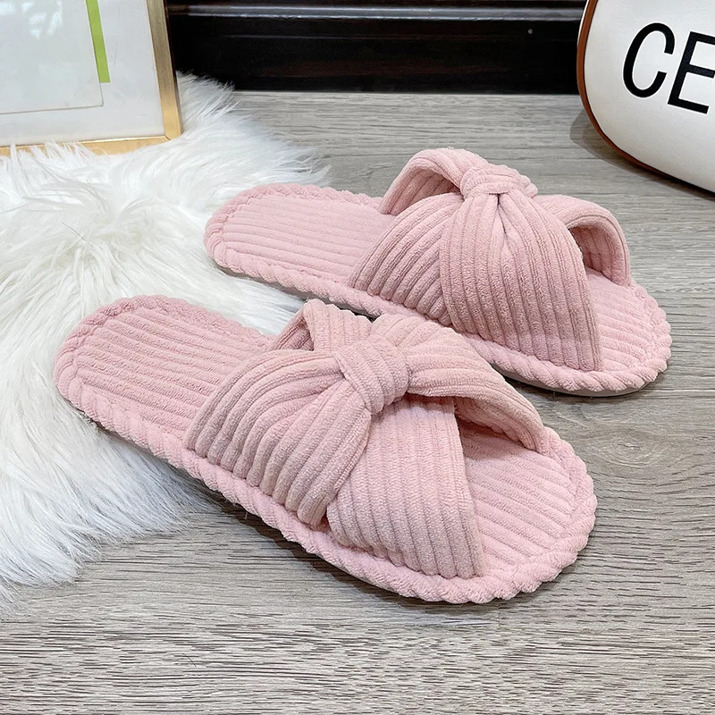 High quality 2024 Soft Memory Foam Warm Cross Shoes Warm Plush Insole Cloudy Comfort Flat girls ladies slides slippers for women