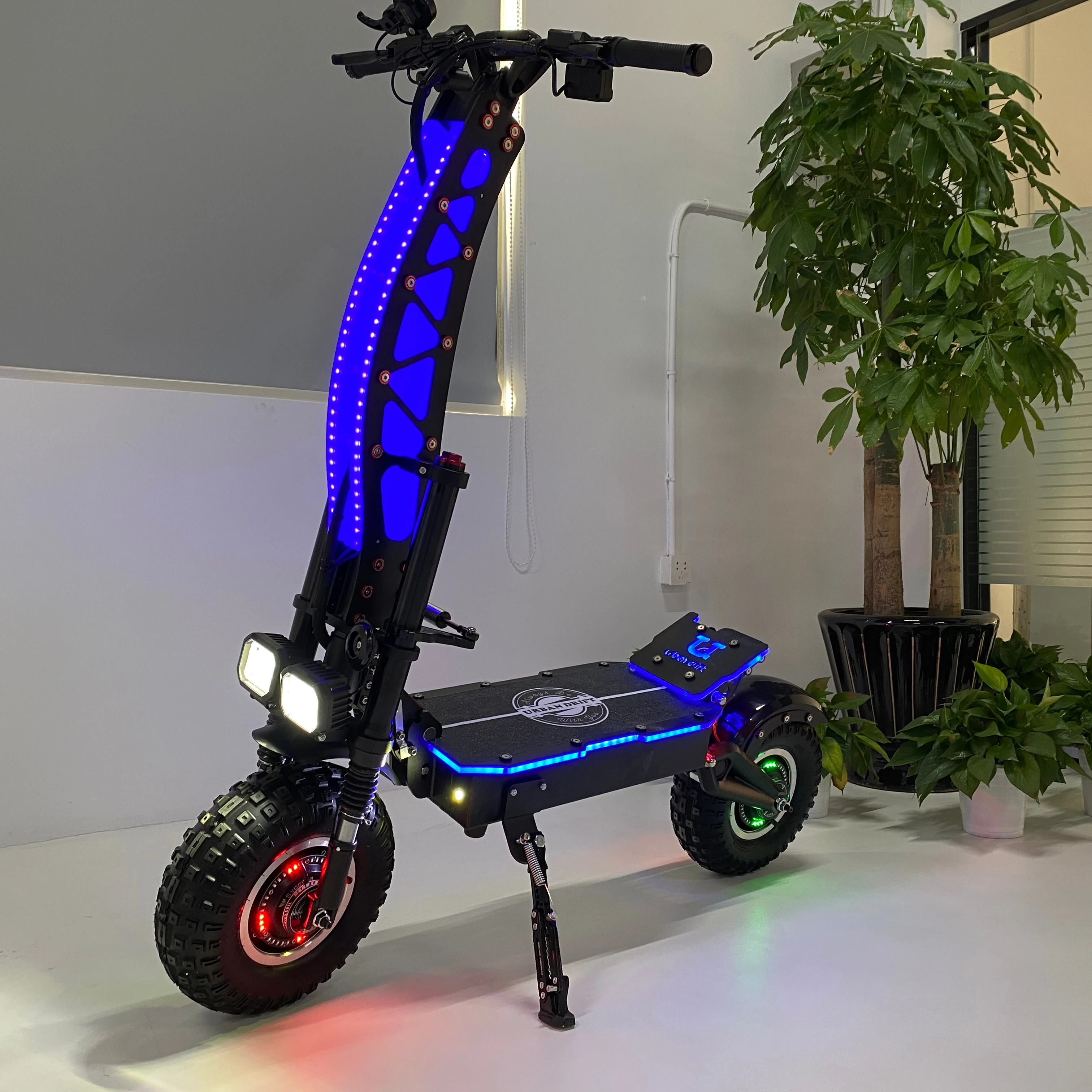 China Dual motor 6000W 14 inch off road 60V 38.4Ah Super Fast 85kmh 100km long range tiger Electric Scooter OEM manufacture