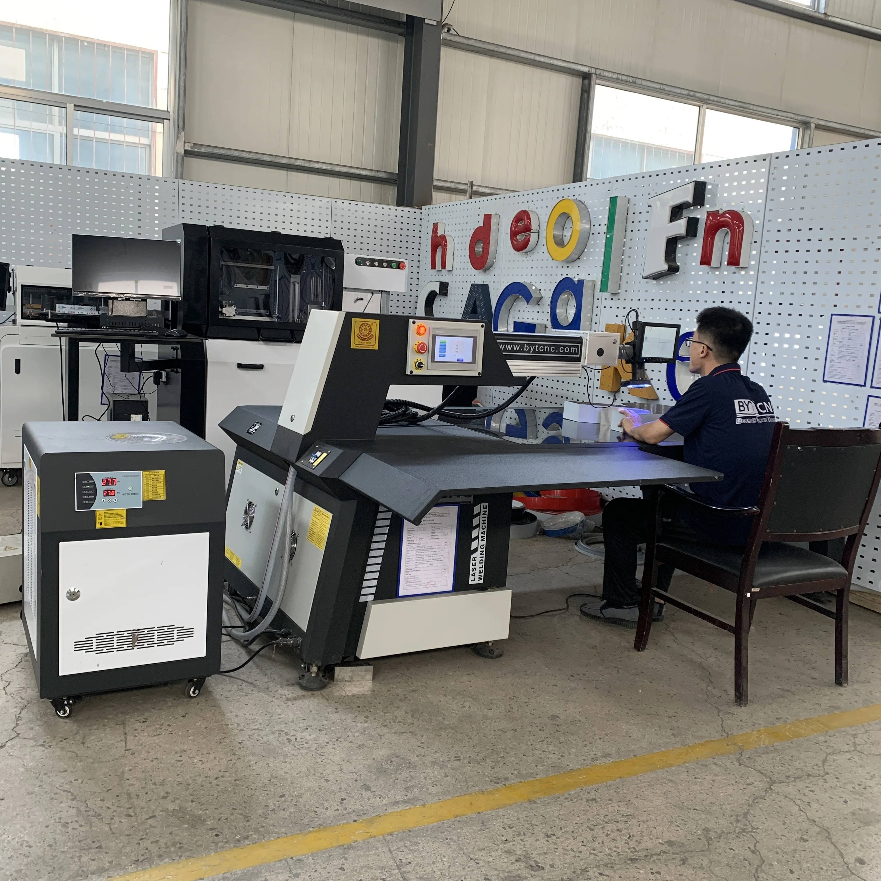 low price hand-held laser welding machine with 300/400/500W for Stainless Steel illumination signage letters YAG laser welder