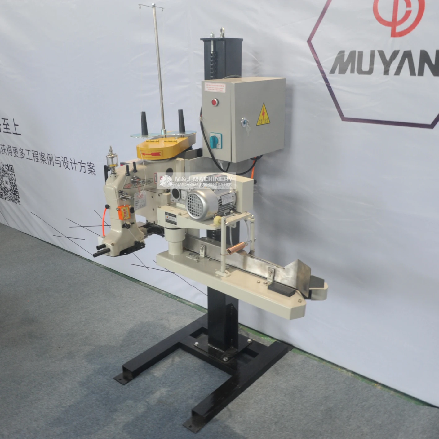 Cutting and sewing machine for plastic bags