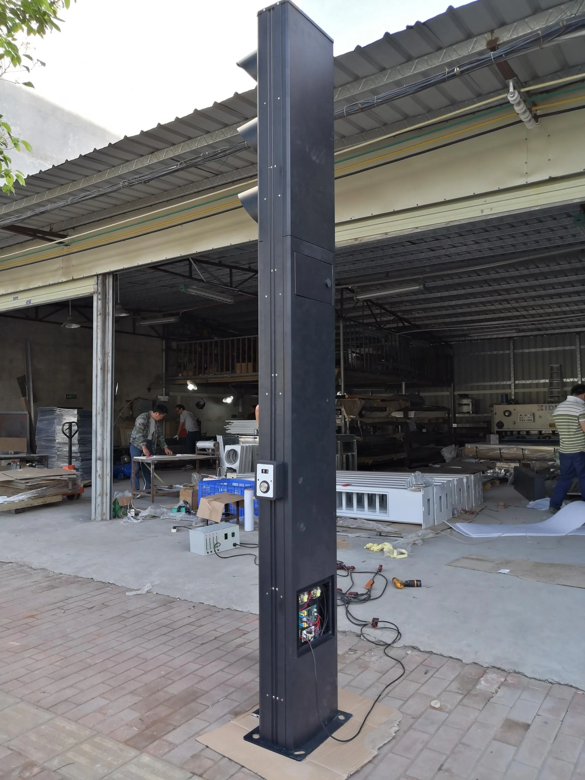 Intelligent pole pedestrian traffic light with countdown timer,pedestrian button and LED screen