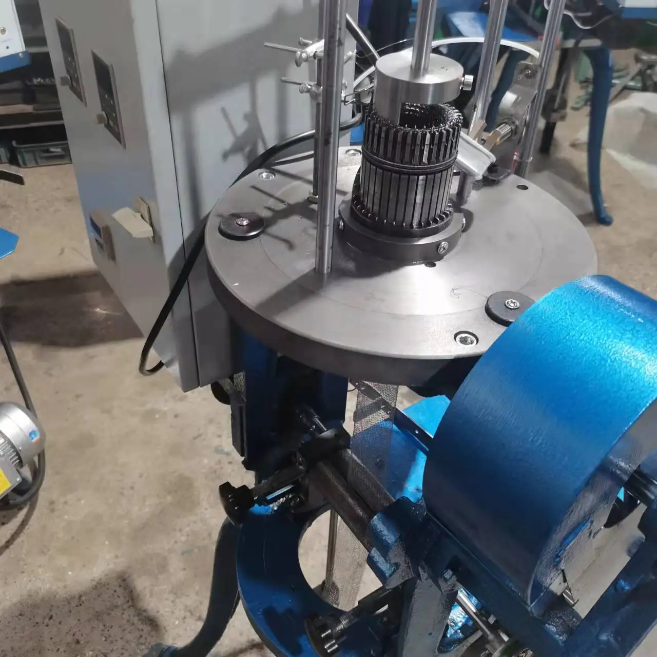 Crochet knitting machine single feed circular weft knitting machine