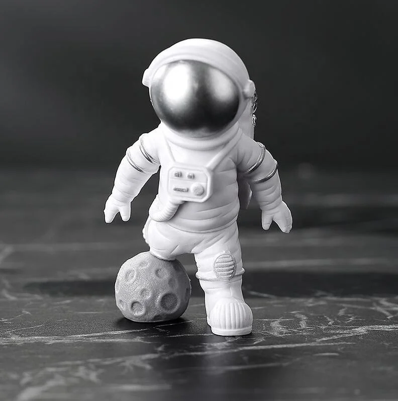 Статуэтка астронавта из смолы 1 шт. статуэтка космического человека скульптура развивающие игрушки настольное украшение для дома модель подарок детей