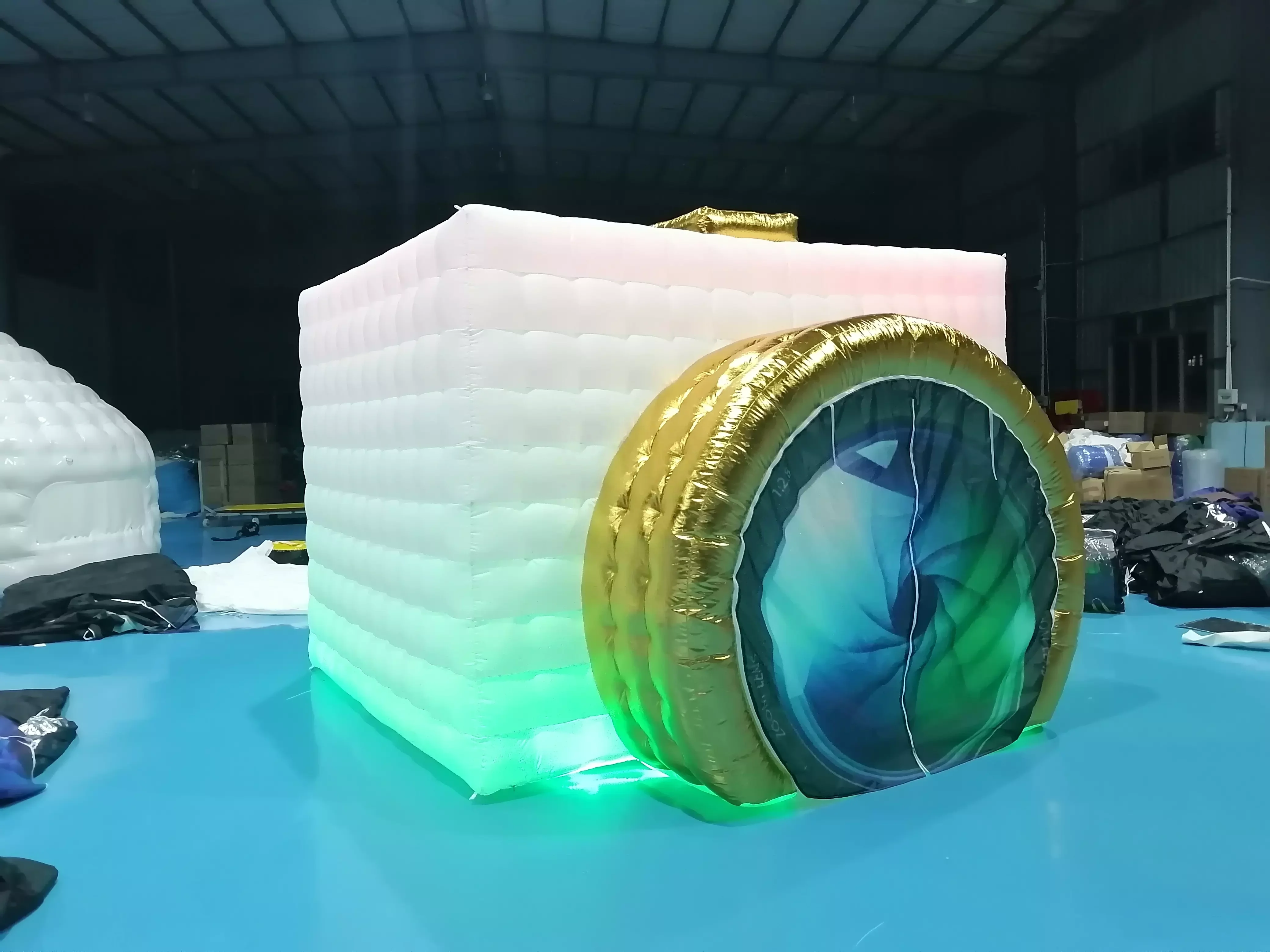 Camera shape portable inflatable vogue photo booth tent in gold white black