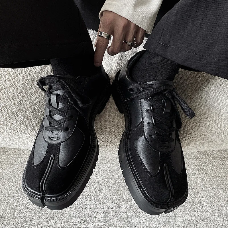 ODM&OEM Unisex Size 36-44 Split Toe Flat Shoes Logo Custom Black Leather Thick Sole Women Men Tabi Platform Sneakers