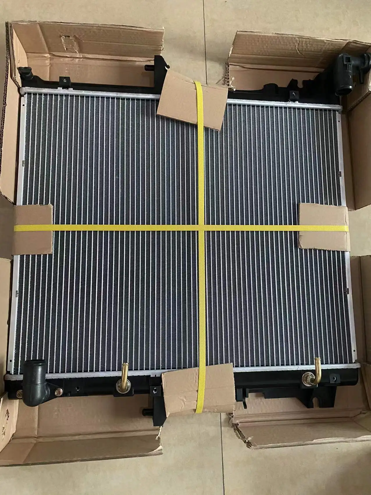 Wholesale auto parts radiator for 4D56T 1350A315