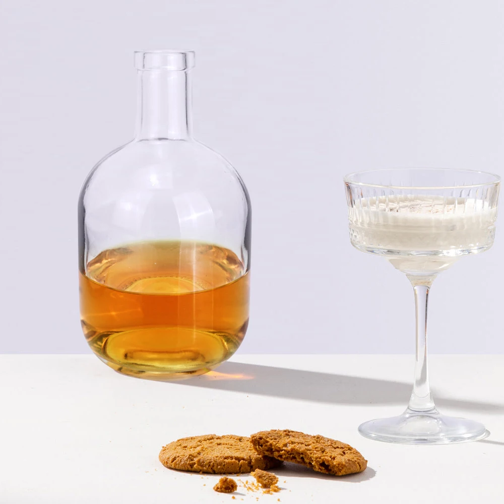 In Stock 500ml 700ml best sale glass liquor Vodka  gin bottle glass Fancy Liquor Glass Bottle with sealed cork lid