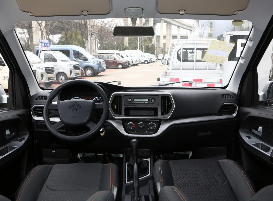 Cheap price Changan M60 gasoline 7 seats passenger cars for sale