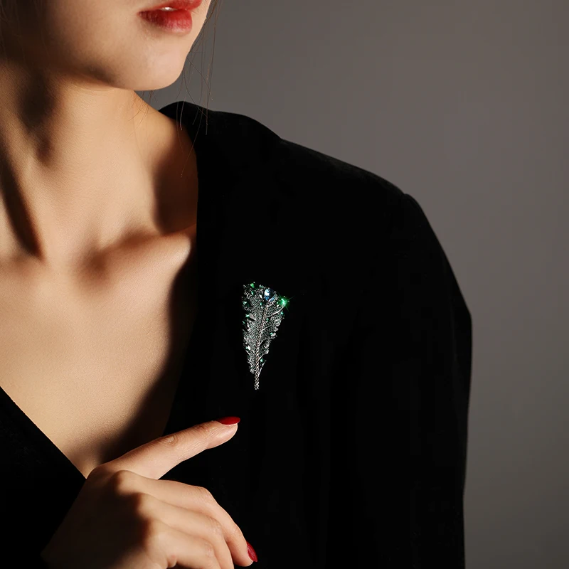 Clearance Sale Luxury Vintage Gun Black Plated Copper Jewelry Leaves Brooch Zircon Feather Brooches