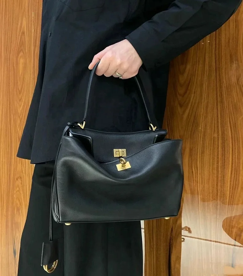 29 cm New arrival lady black genuine leather hand bags for women big capacity sling shoulder bag with keyring from Guangzhou