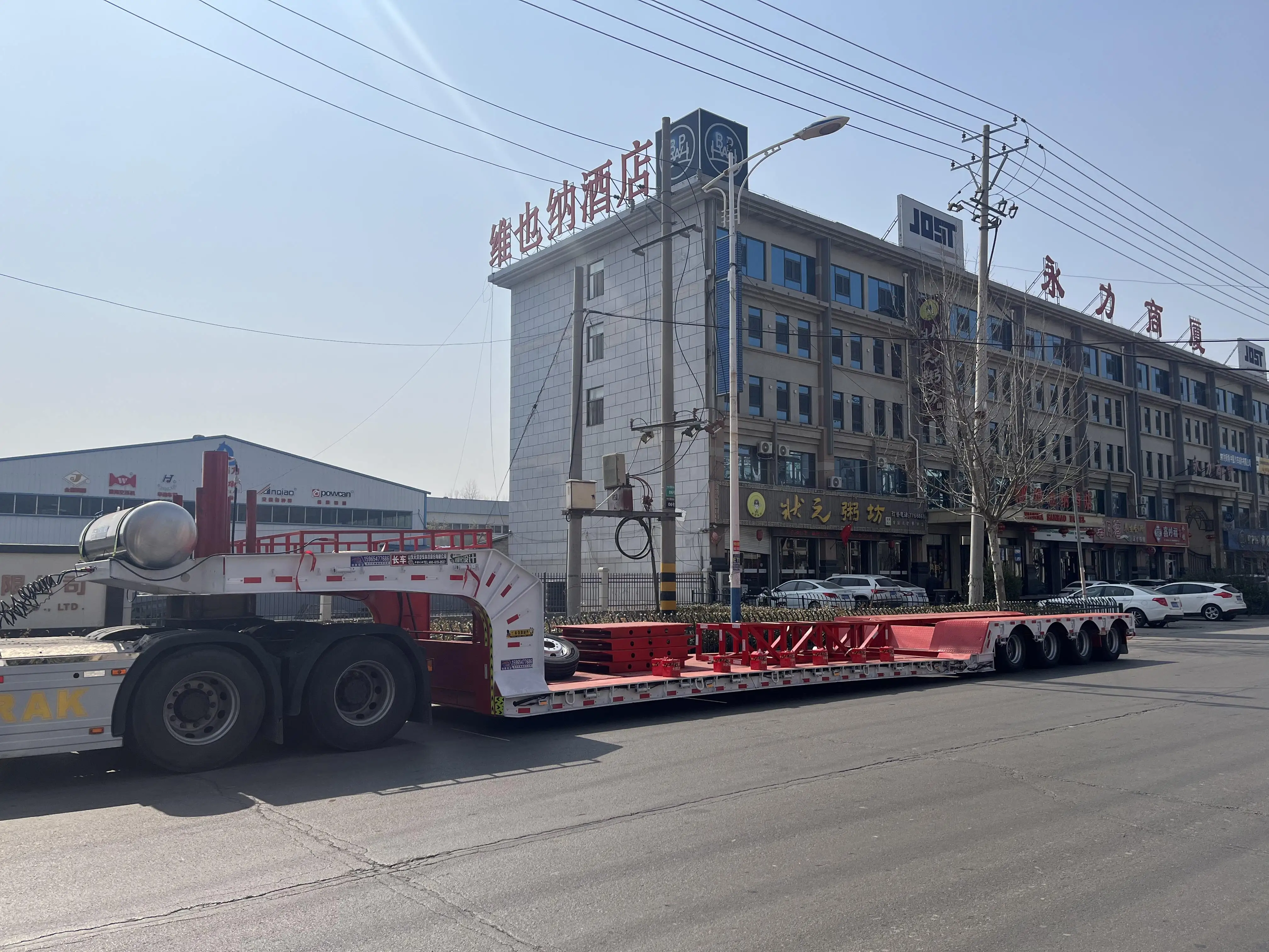 Vehicle Master 4 Axle 80 ton lowboy semi trailer Lowbed Trailer For Heavy Duty Equipments