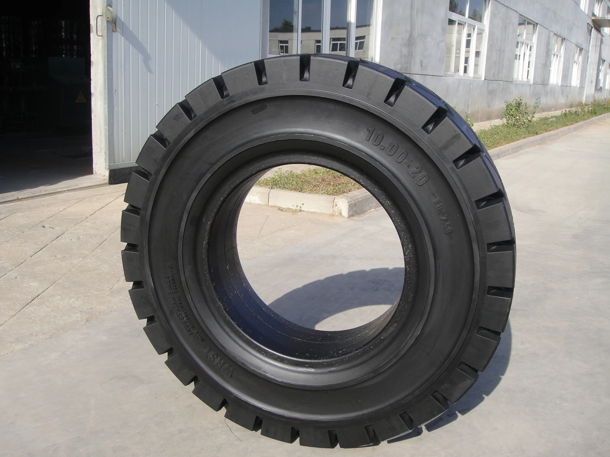 no puncture forklift solid tyre 11.00-20 for heavy duty forklift