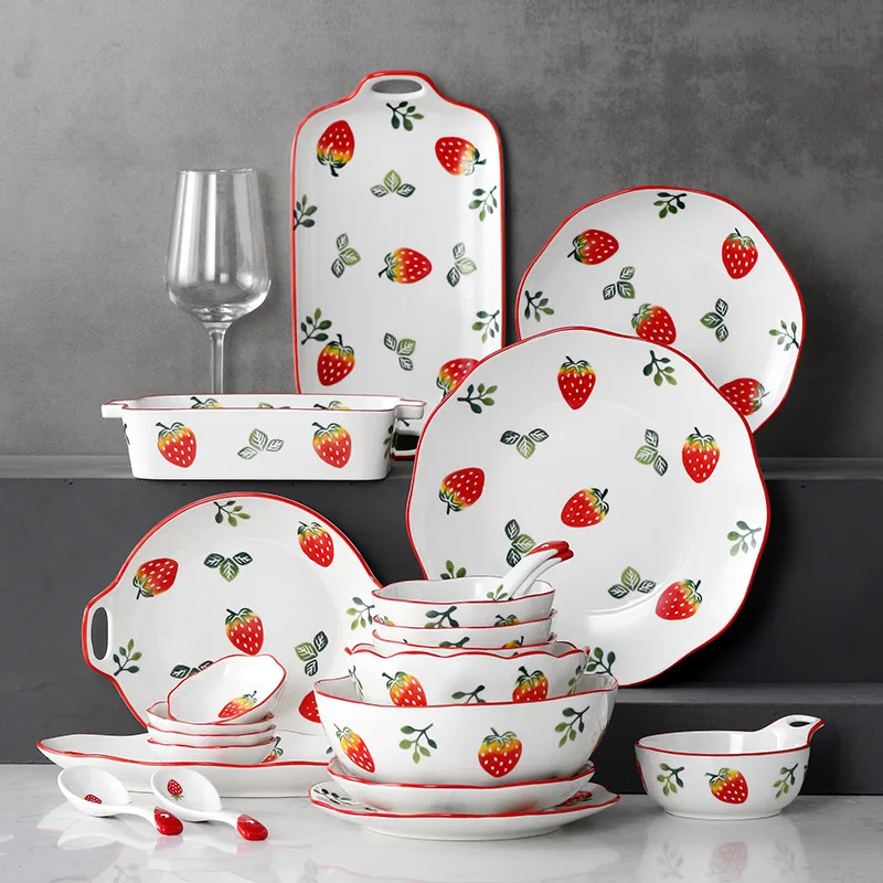 New Arrival Porcelain Handpaint Strawberry Dinner Set
