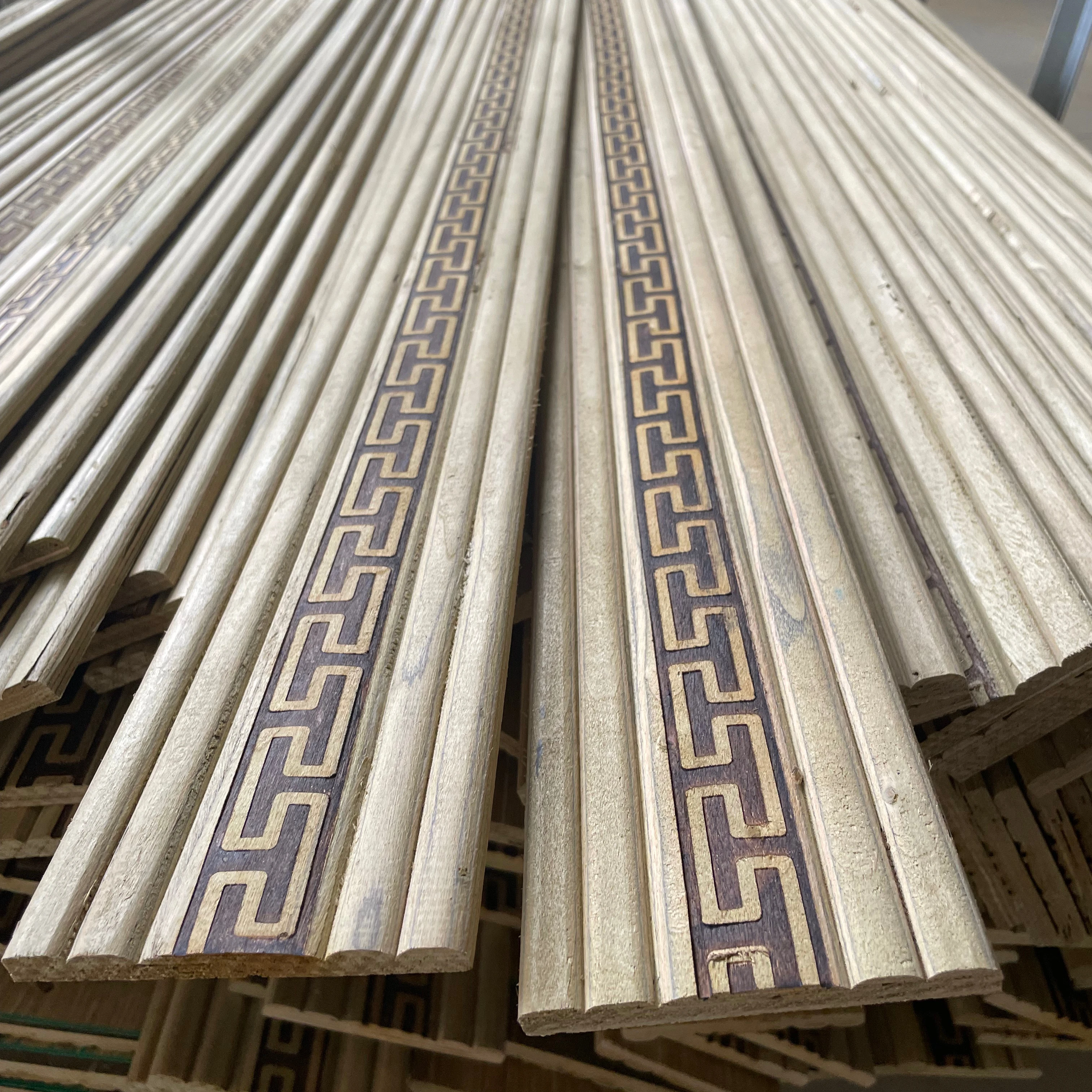 Высокое качество декоративный черный Тиковый деревянный Молдинг