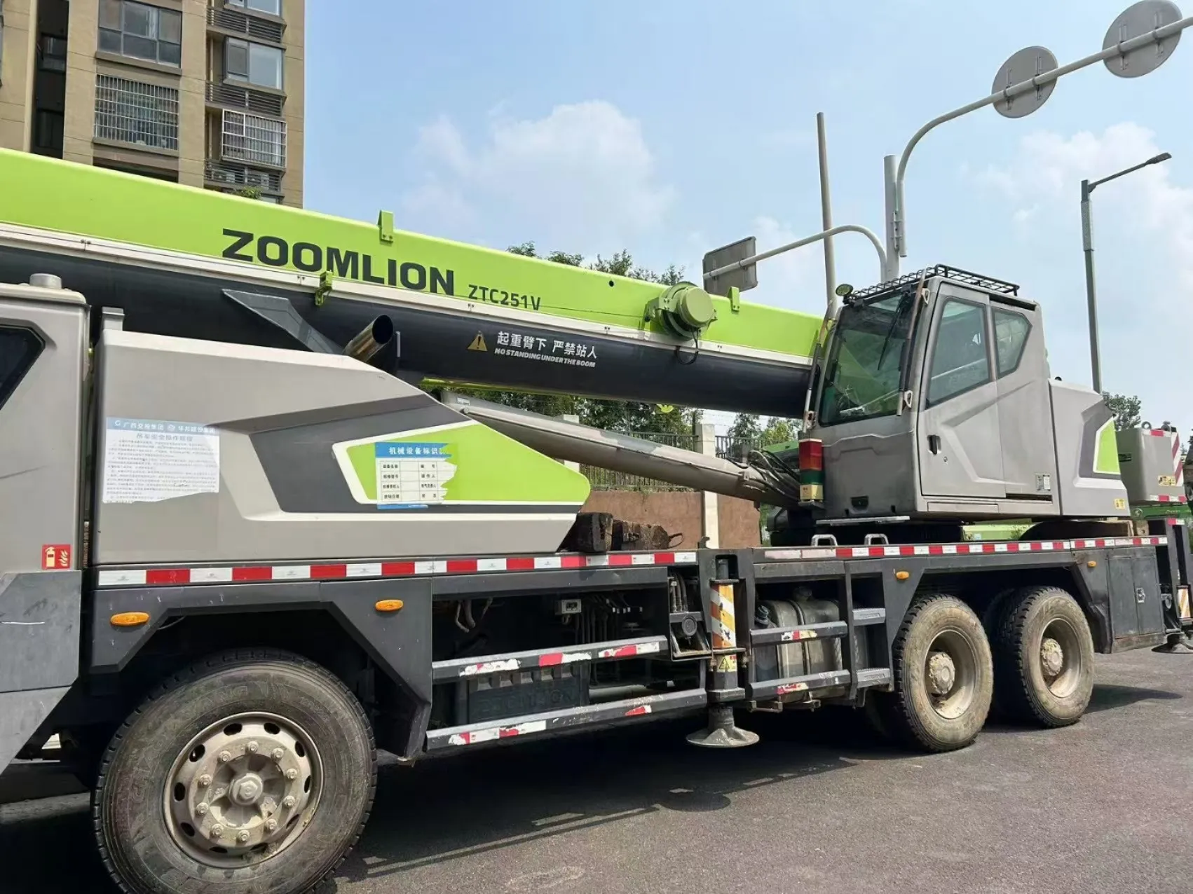 Лидер продаж мобильный автокран Zoomlion ZTC251V552 25 тонн китайский бренд основной двигатель коробка передач компоненты подшипника насоса двигателя