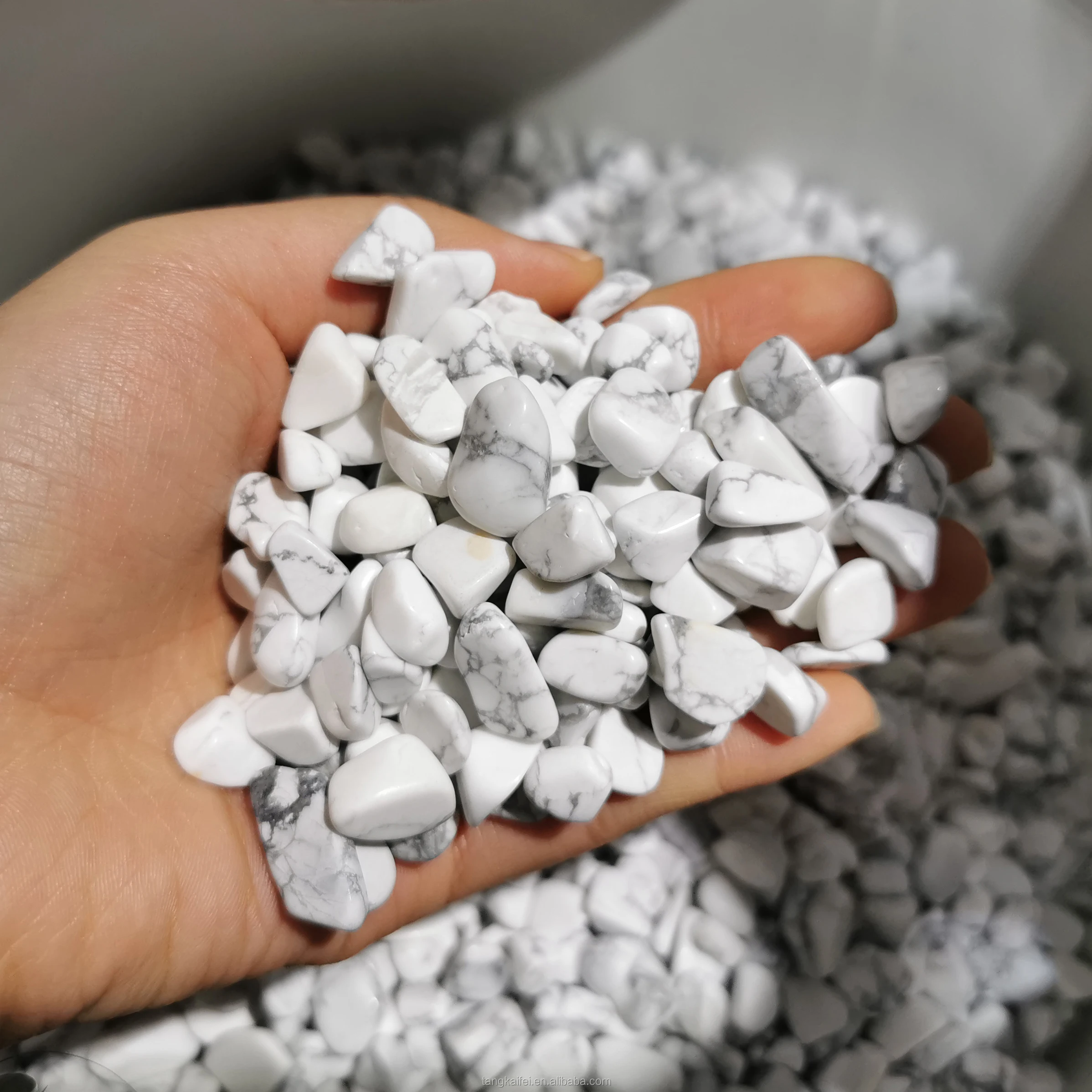 Wholesale high quality natural white pine crystal crushed stone decorative stones