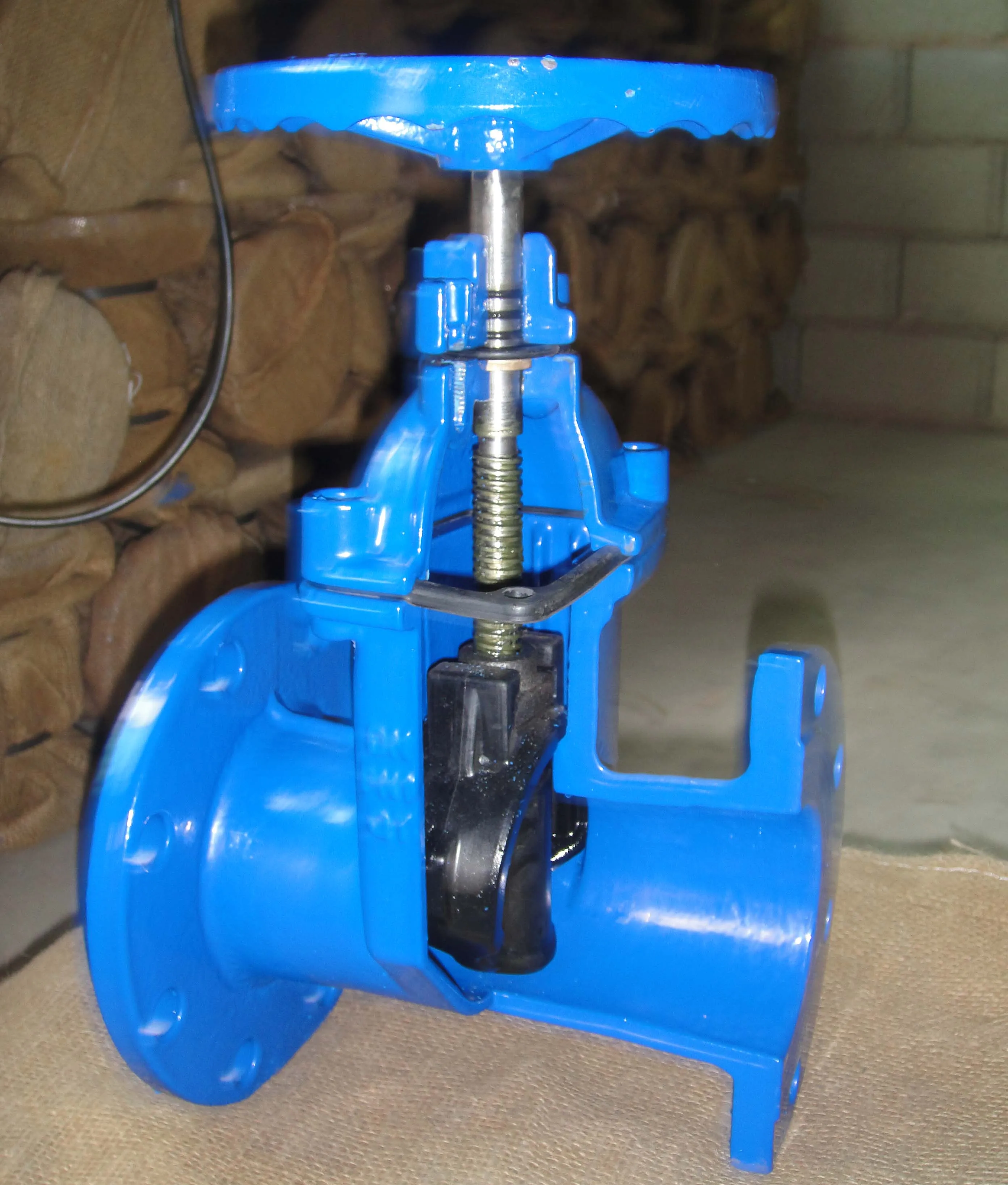 ductile iron rubber lined wedge gate valve for water size DN50 to DN600 PN10 16,professional valve factory,competitive price