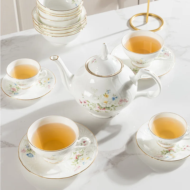 luxury Wholesale ceramic fine porcelain royal british tea cup set custom golden design bone china coffee & tea set