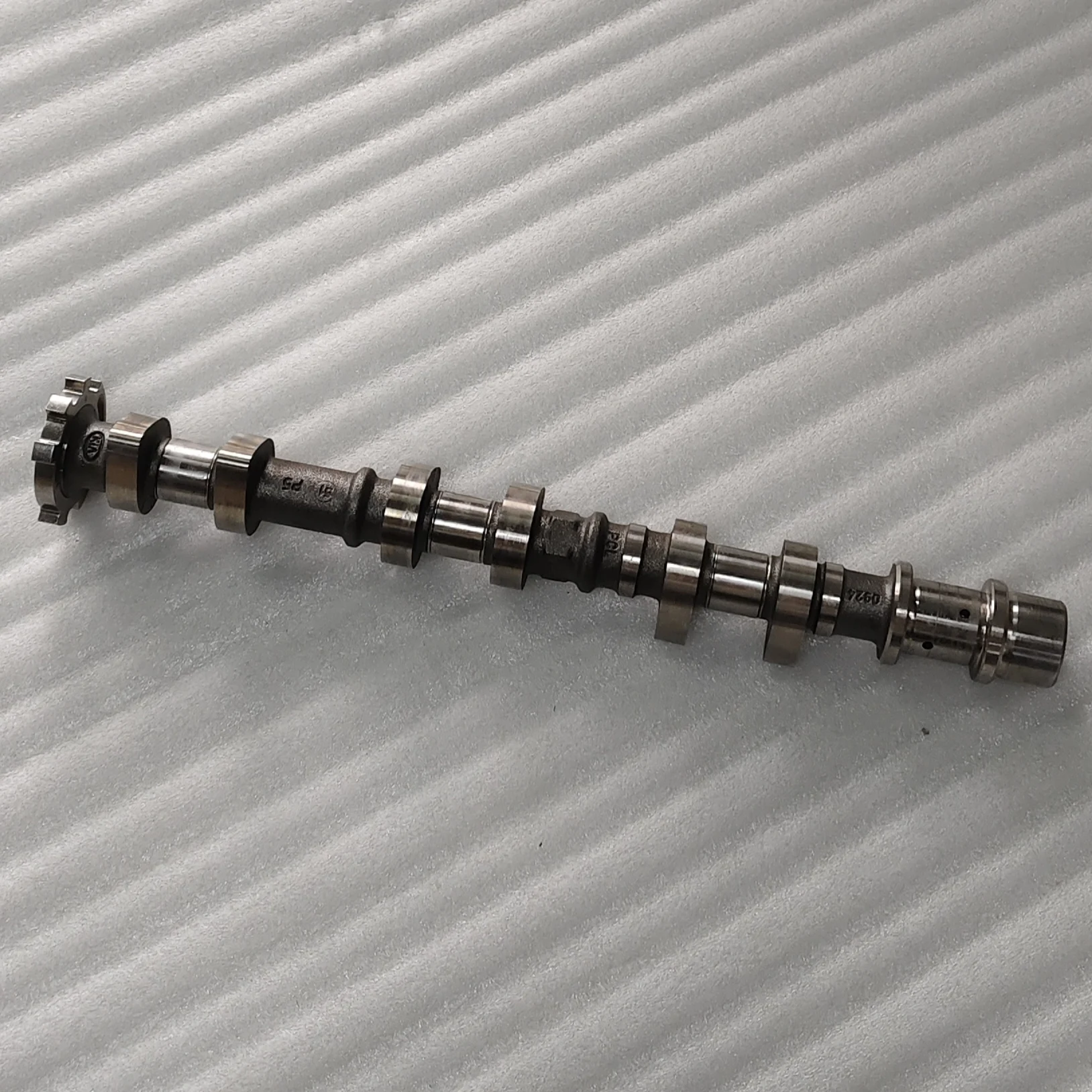 Quality Assurance Auto Parts Engine Camshaft 24700-3CAP0 For HYUNDAI KIA