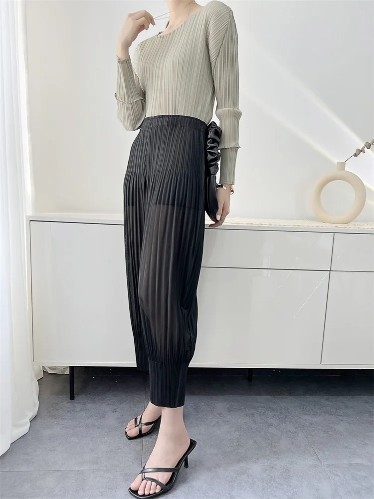 Women Casual Loose Miyake Pleated Carrot Pants Elastic Waist Solid Color Pocket Summer Harem Pants pleated pant