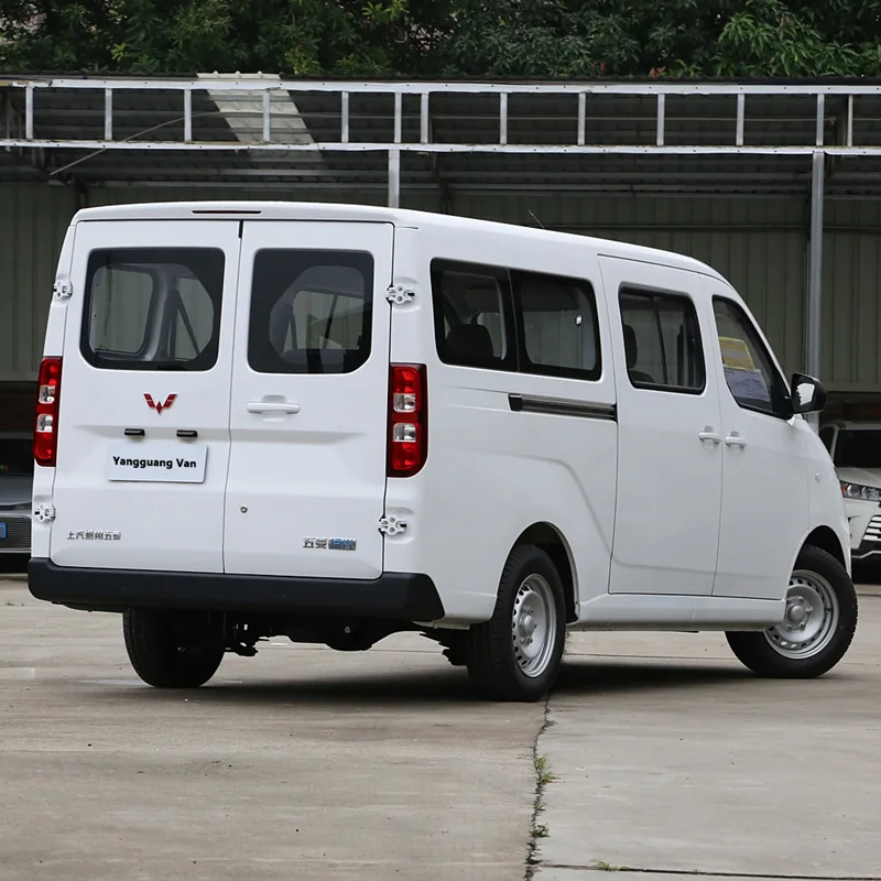 Selling Wuling Yangguang EV van cargo Comfort version 6 seats 300km range Passenger electric car van mini bus from china