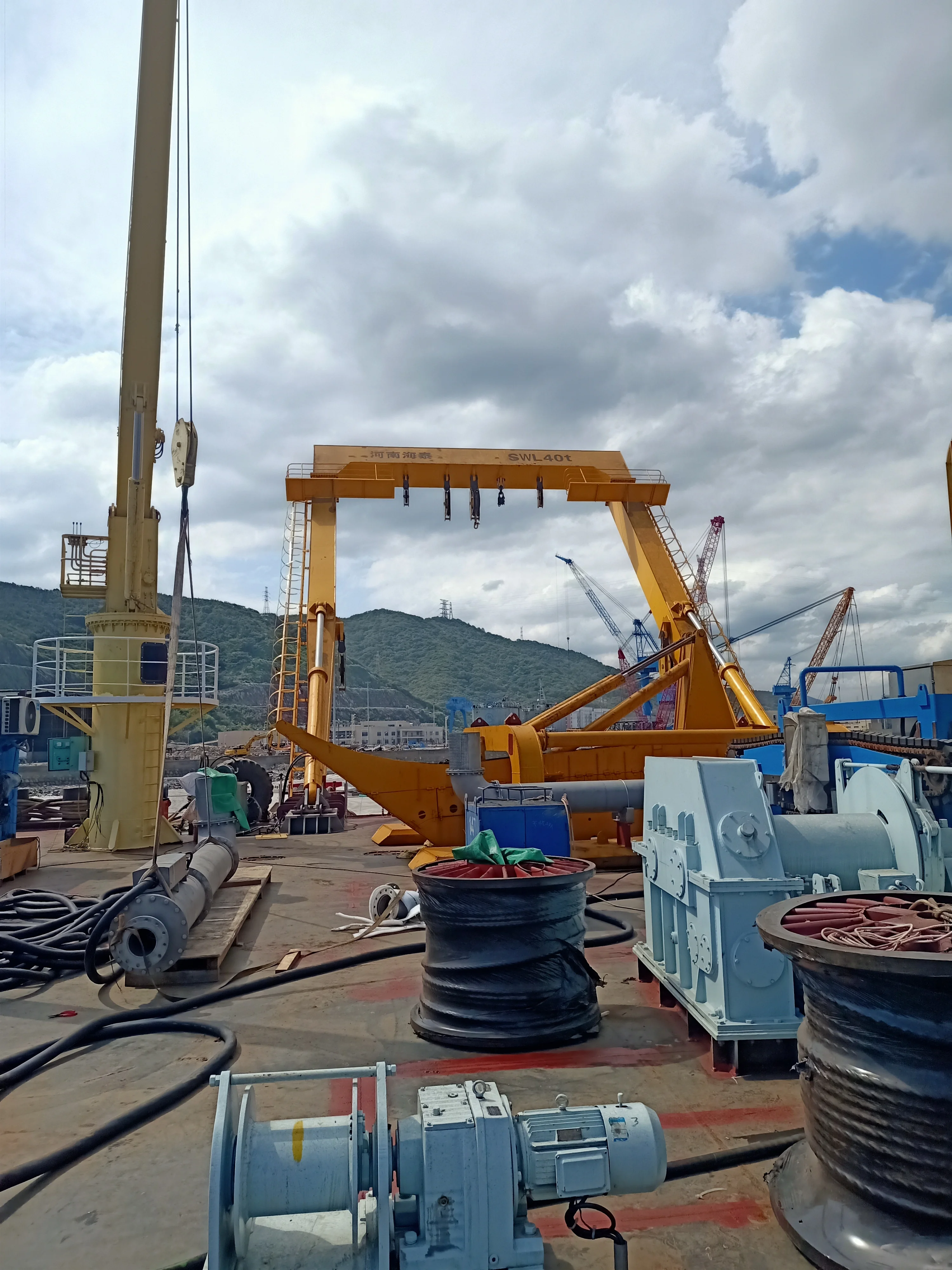 China factory direct deck hatch cover gantry crane with high quality for sale