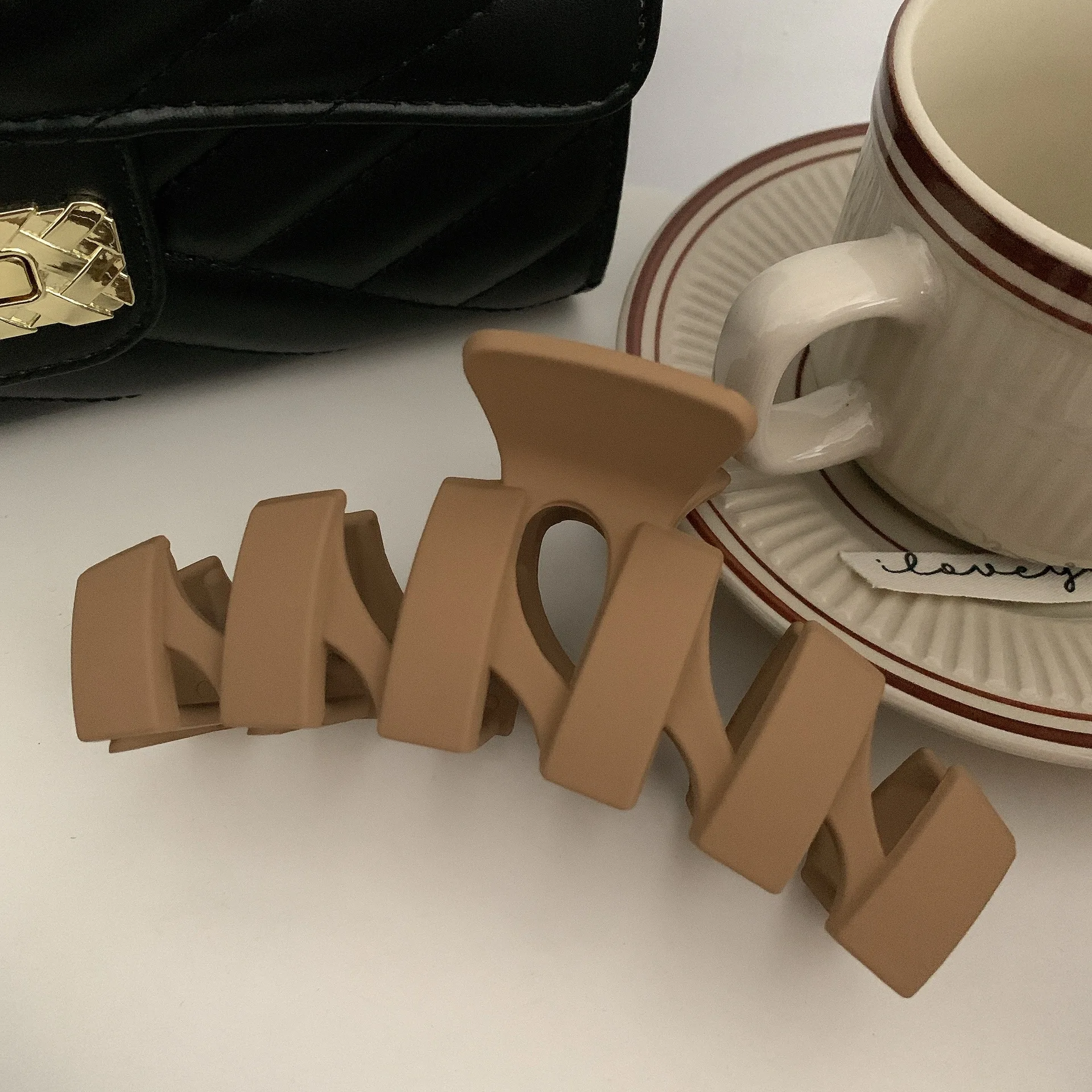 GIRLIZE Wholesale Women Solid Color 13cm Extra Large Plastic Acrylic Matte W Shape Wave Hair Claw Clip Hair Clamp For Thick Hair