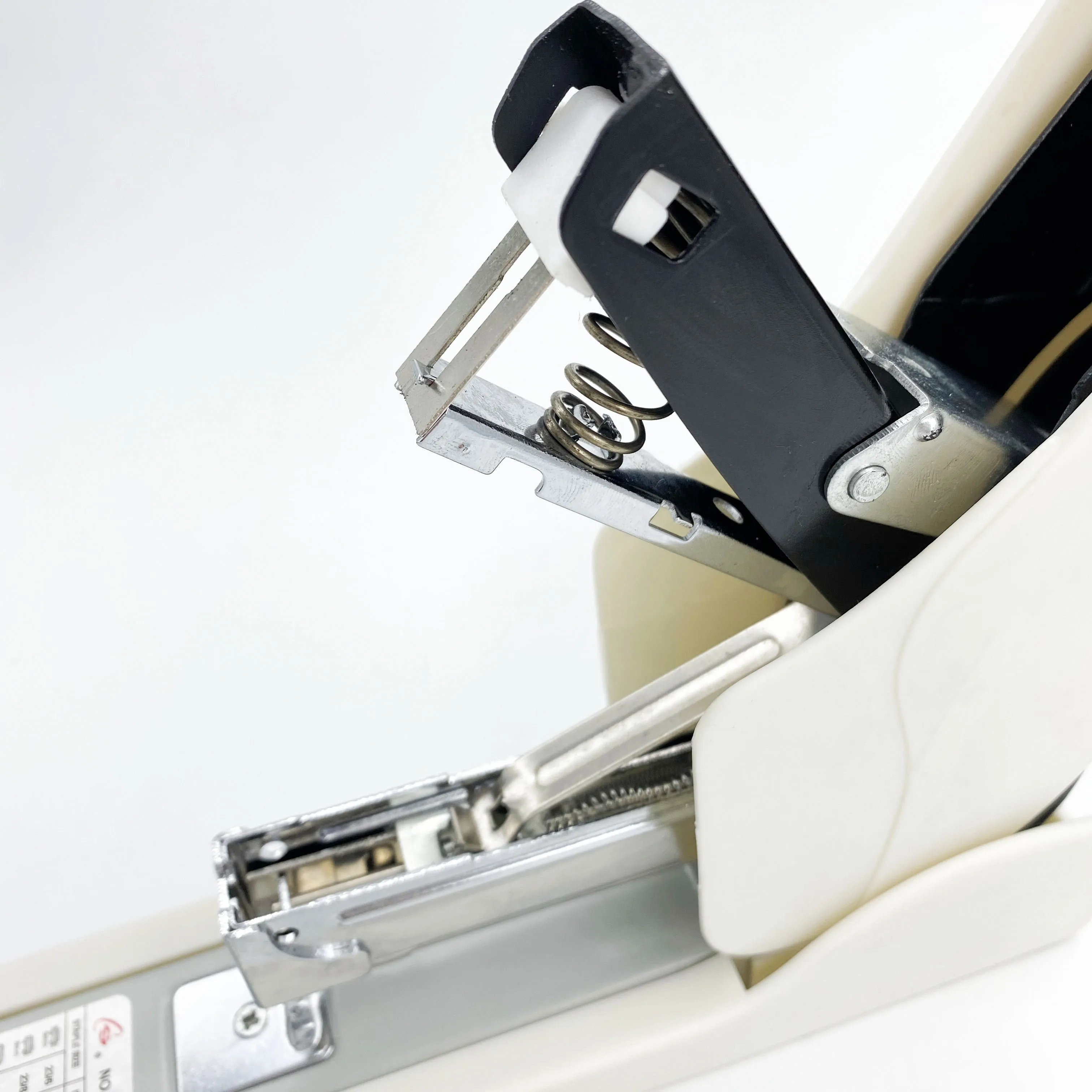 Factory direct sale High Quality Large Sized Desktop Paper Stapler Manual Heavy Duty Metal Office Basic Stapler