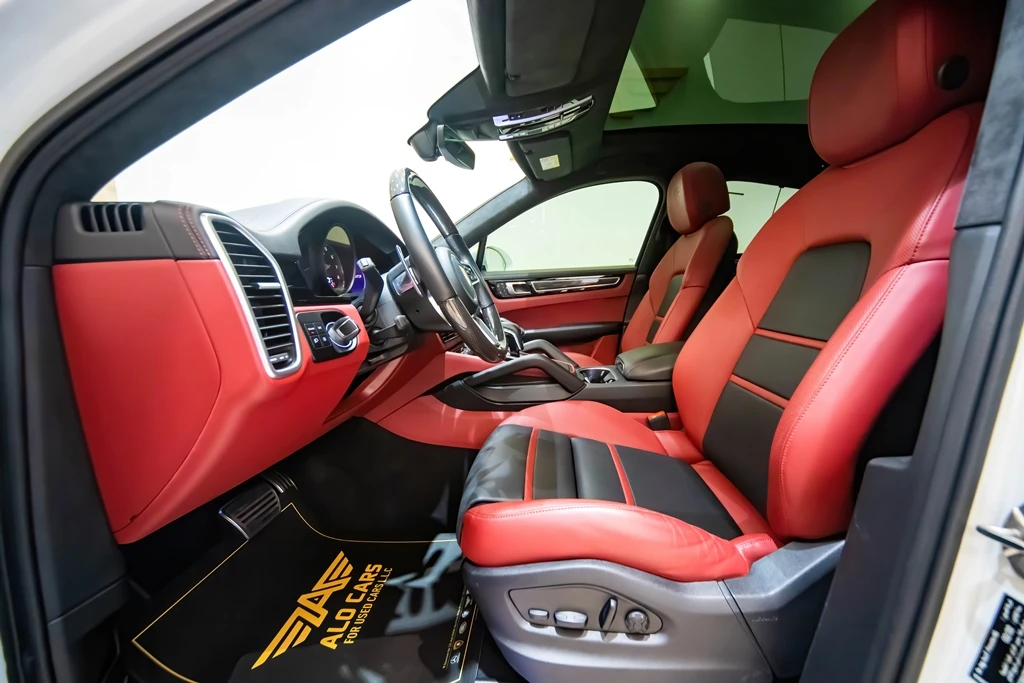 Уникальные особенности и обновления подержанных Порше CAYENNE GTS 2022 модельного года с гарантией спецификации GCC автомобили готовы к работе