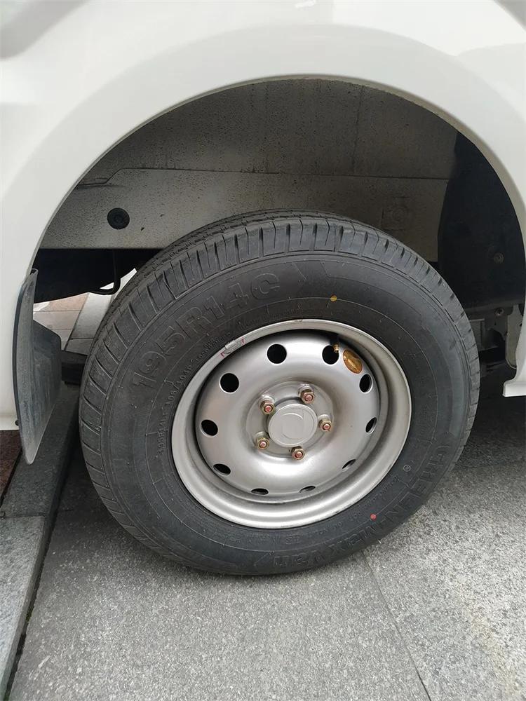  Factory directly supply light weight hydraulic cooling method 220km long travelling range van cargo truck for