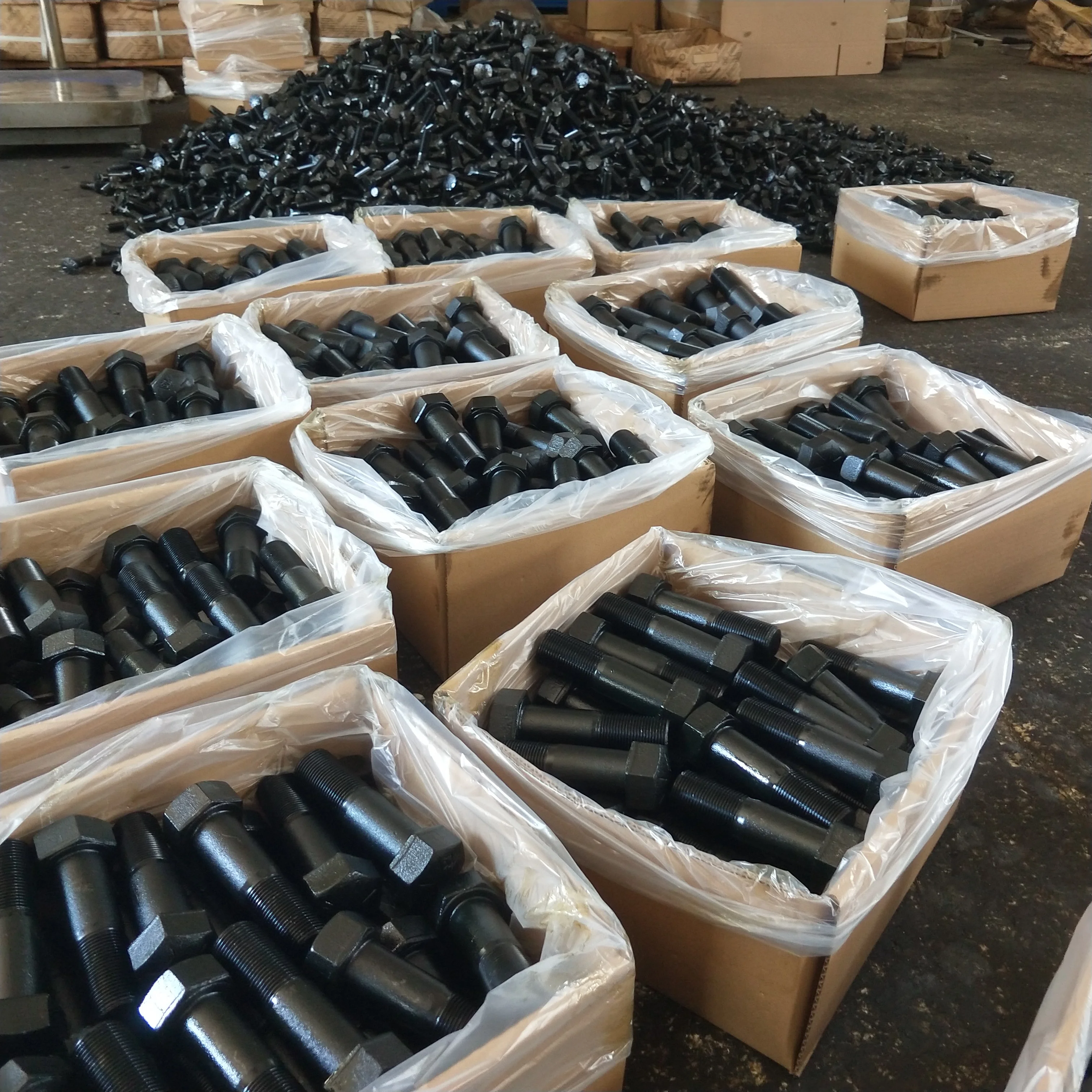 carbon steel excavator m12 m14 m16 m18 m20 m24 m21 m23 standard size grade 8.8 5.8 black blade track chain bolt and nut