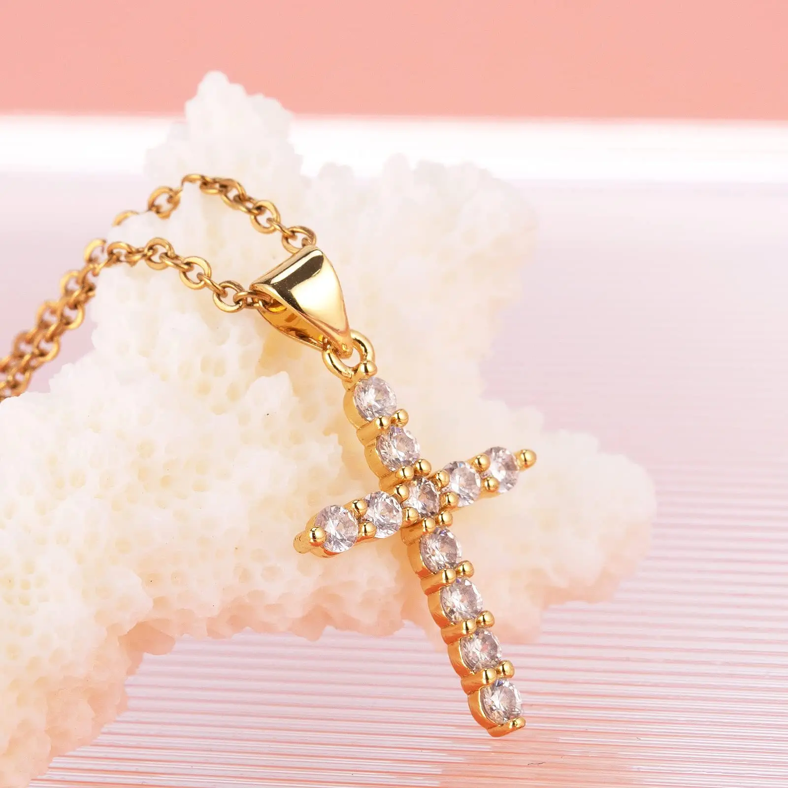 Brass Electroplate 18K Cross Zirconia Full Diamond Crown Circle Turn Pendant Ladies Necklace