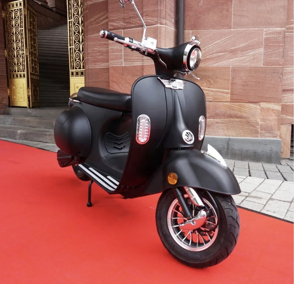 
China best retro classic vespa 2000w lightweight adult vespa electric mobility scooter moped on sale in 2019 