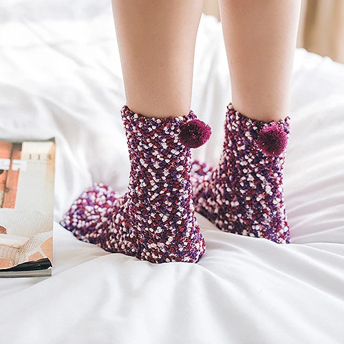 wholesale low MOQ woman Fashion Cupcakes Bed winter Coral Fleece Velvet Warm Floor Gift fluffy socks for women
