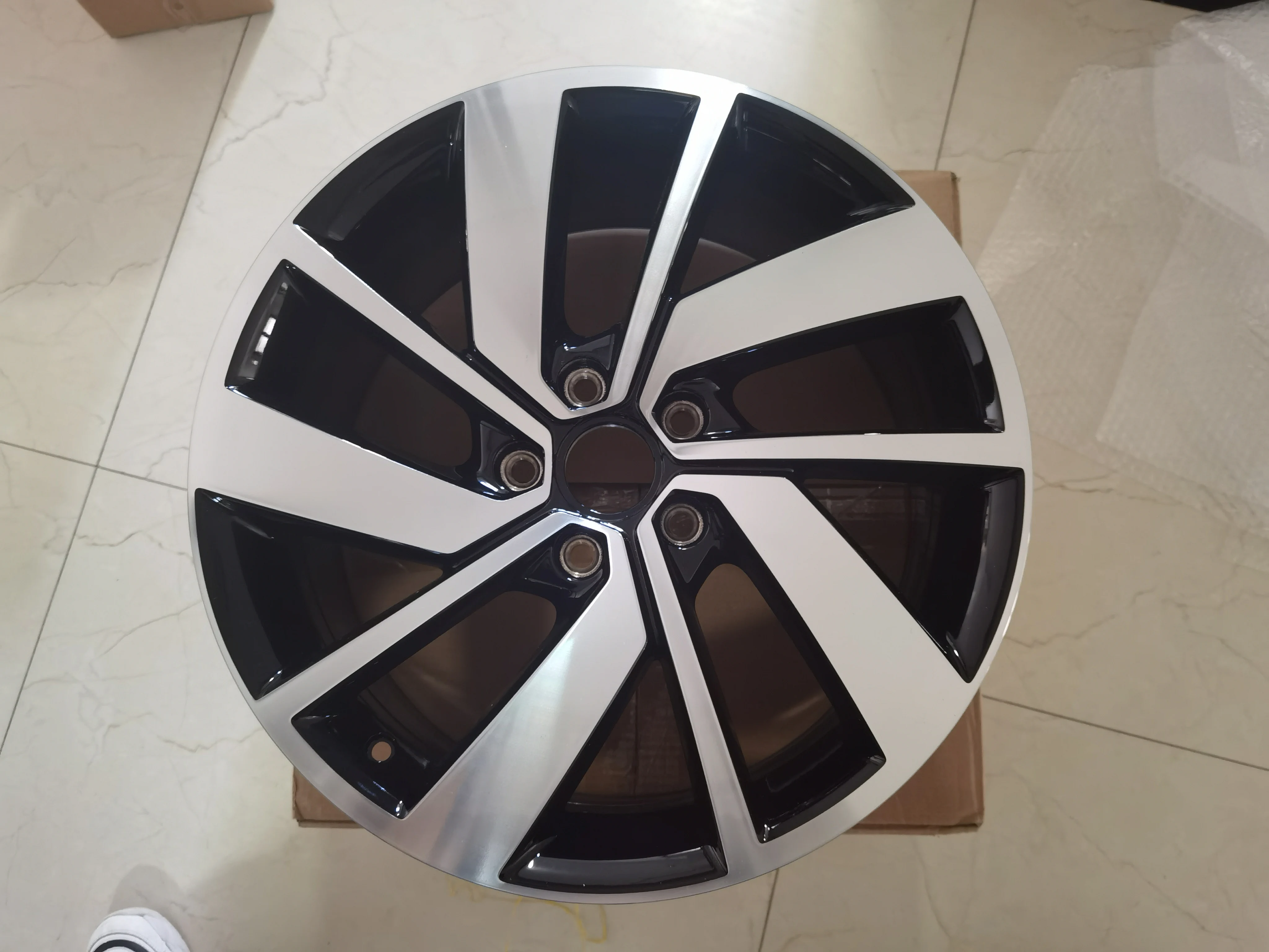
Original factory brand new 18 inches wheel hub For Faw - volkswagen 19 20 new Sagitar flagship 