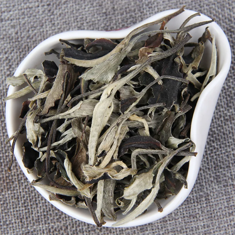 Yunnan Puerh лунный белый чай Китайский Юньнань листья ранней весной Лунный свет листовой