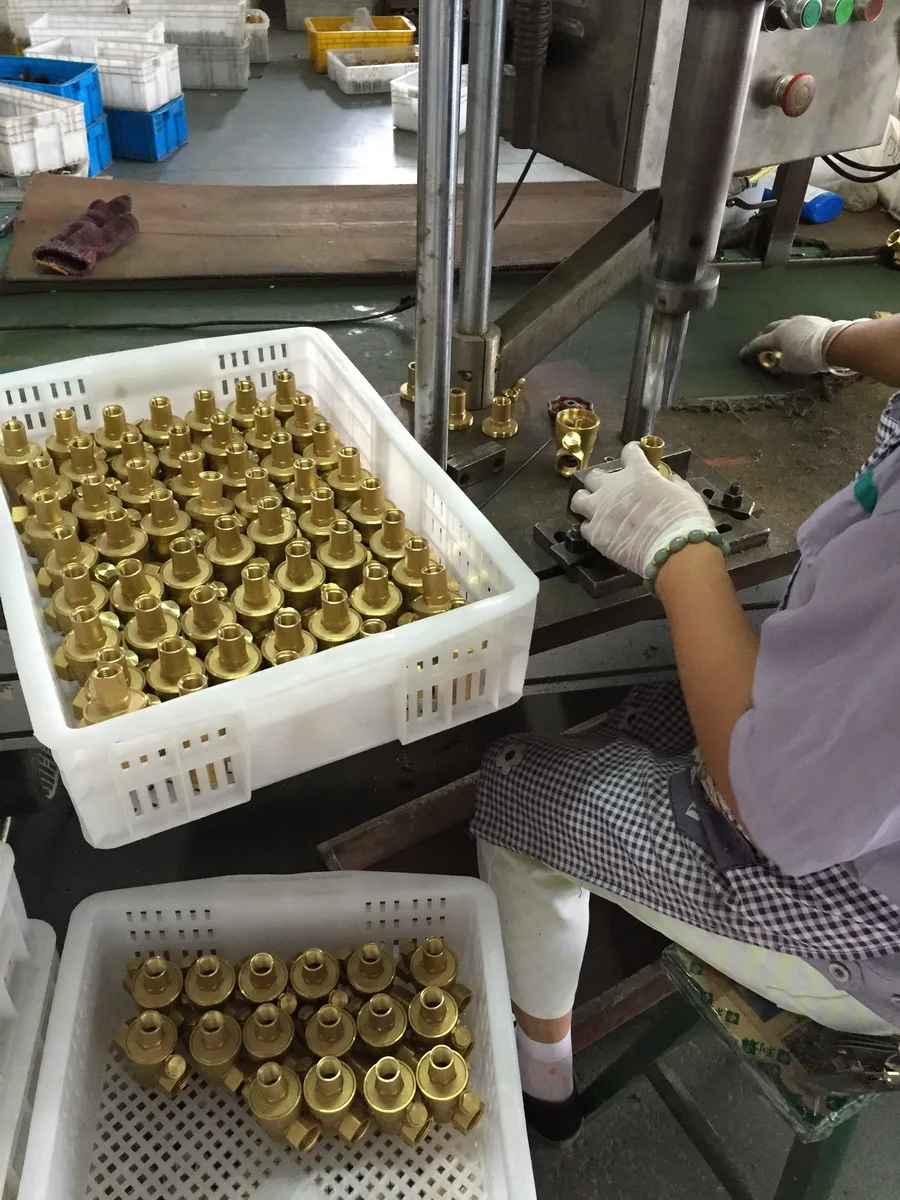 Coupling Connection Angle Brass Lockable Ball Valve